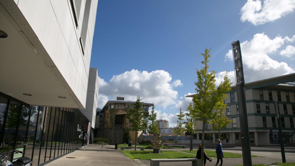 centre-ville-place-de-leurope-herouville