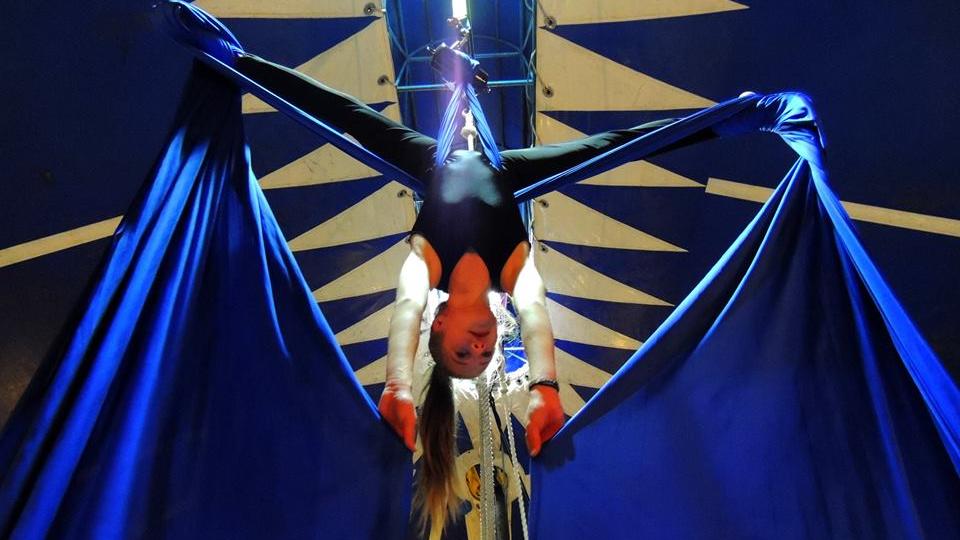 cirque-fees-cirque-acrobate-chapiteau-pierre-alain