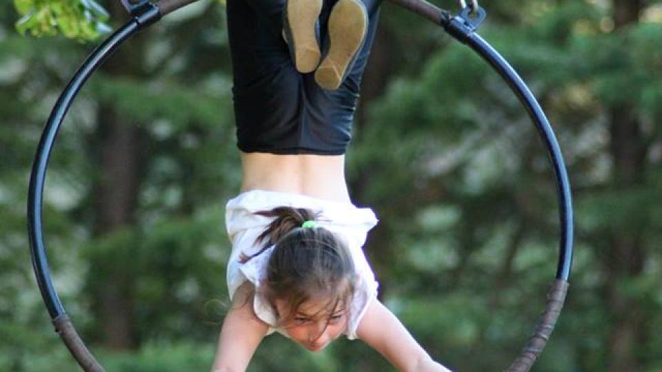 cirque-fees-cirque-acrobate-enfants-en-lair