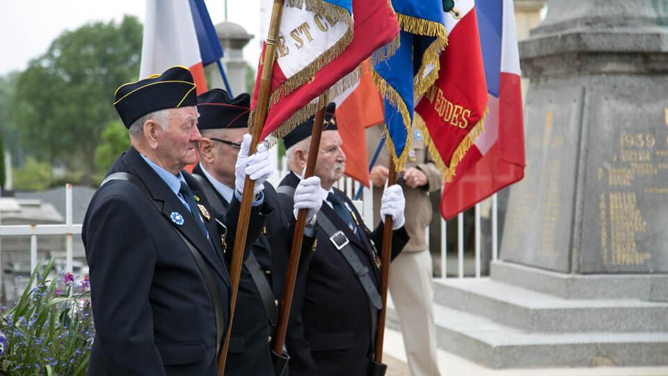 ceremonie-ancien-combattant-drapeaux