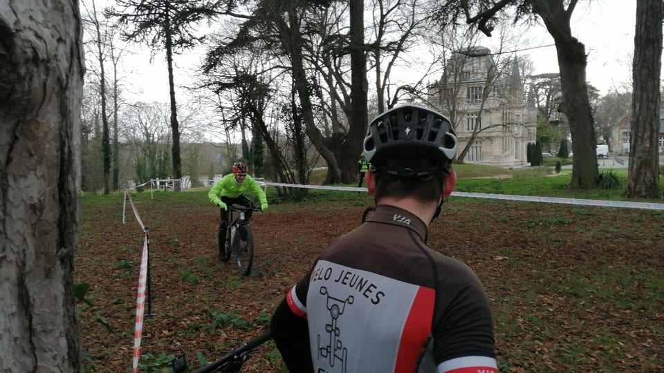 vtt course velo jeunes aventure