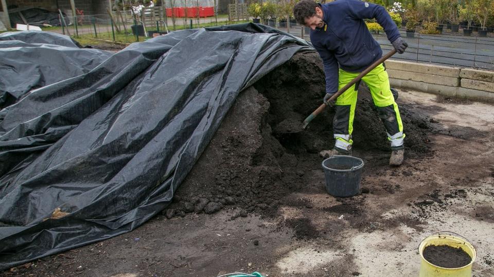 distribution de compost à hérouville