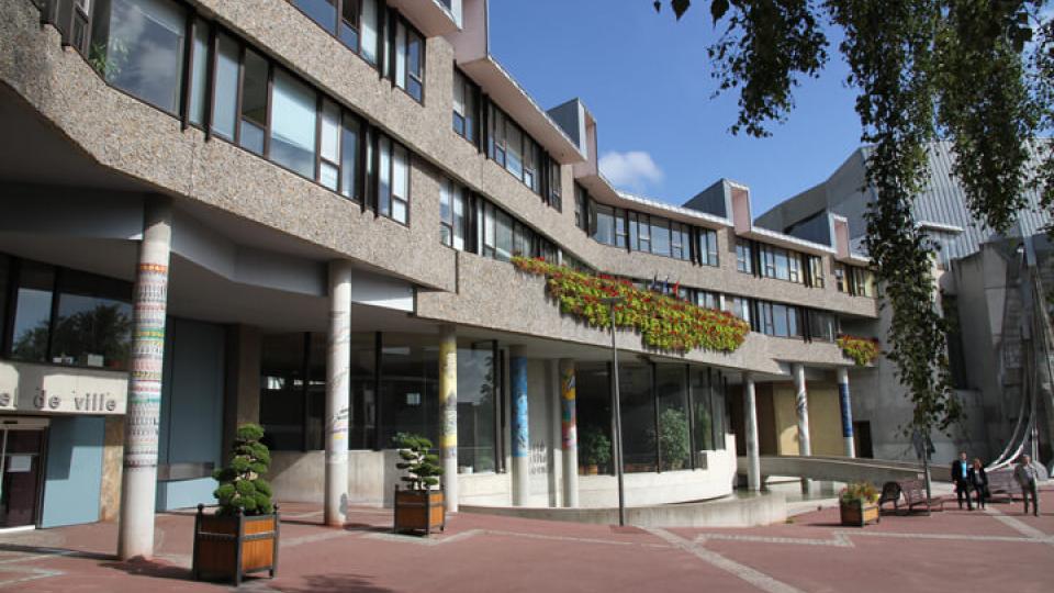 hôtel de ville façade hérouville