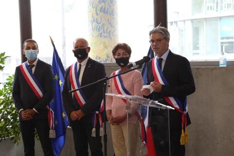 cérmonie de naturalisation en présence des élus